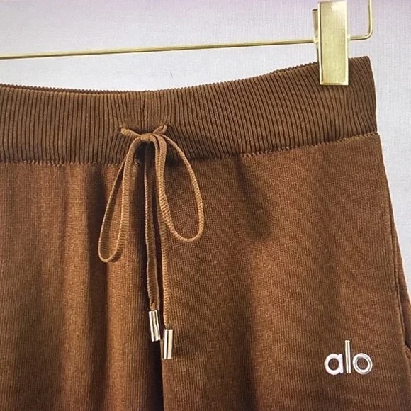 ALO Yoga Brown Track Pants & Joggers Set - Picture 6 of 6